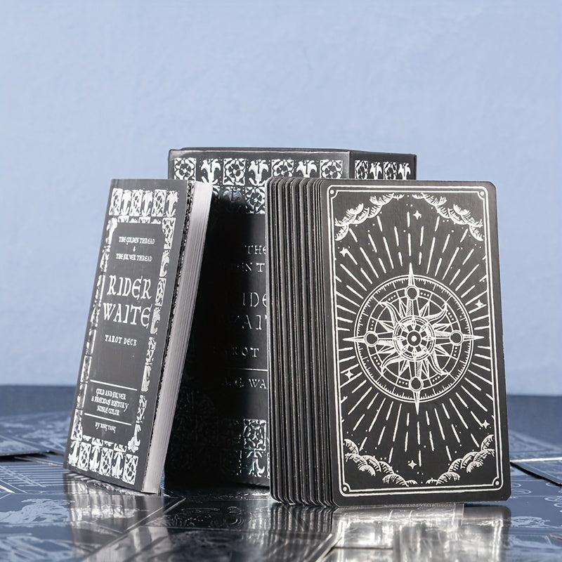 Rider-Waite svart och silver tarot – en klassiker i modern design | 13 x 8 cm