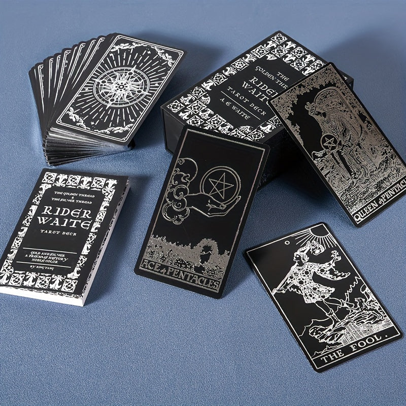Rider-Waite svart och silver tarot – en klassiker i modern design | 13 x 8 cm